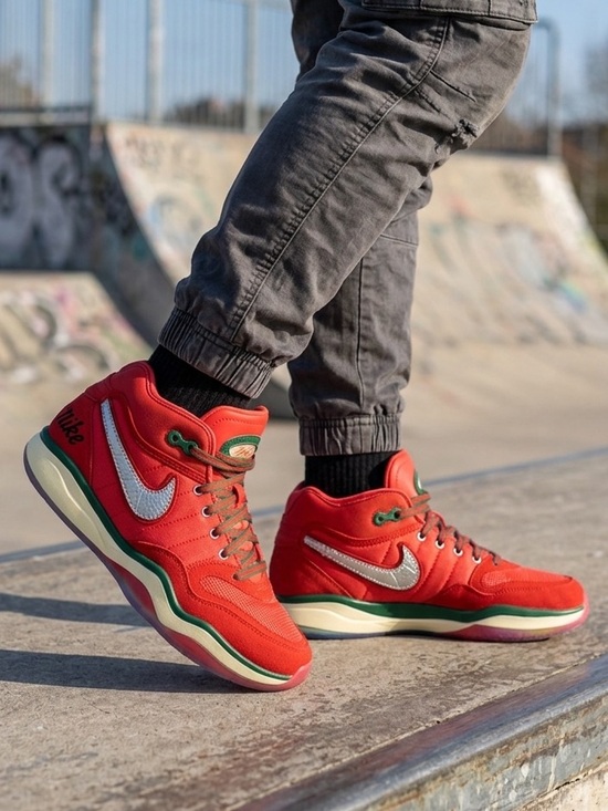 Nike Other - Nike Air Zoom Hustle 2 "Christmas" Edition size 9
